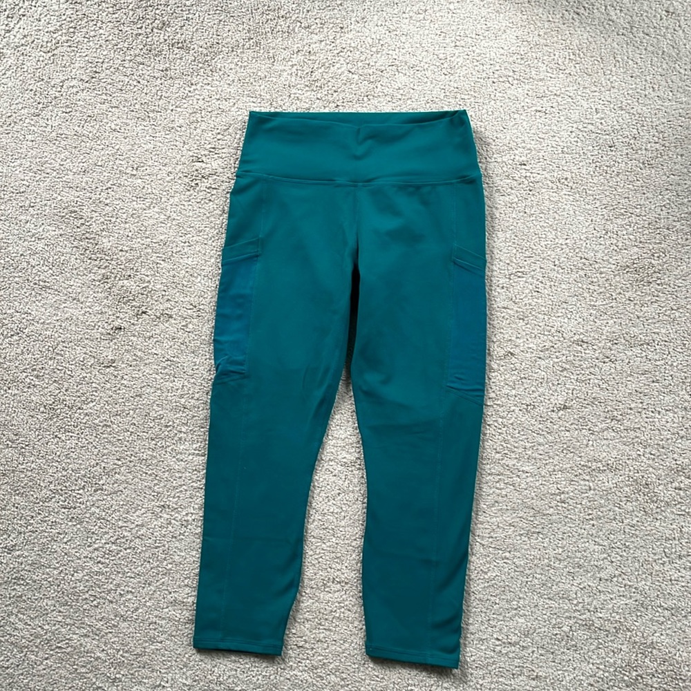 Fabletics power hold crop leggings